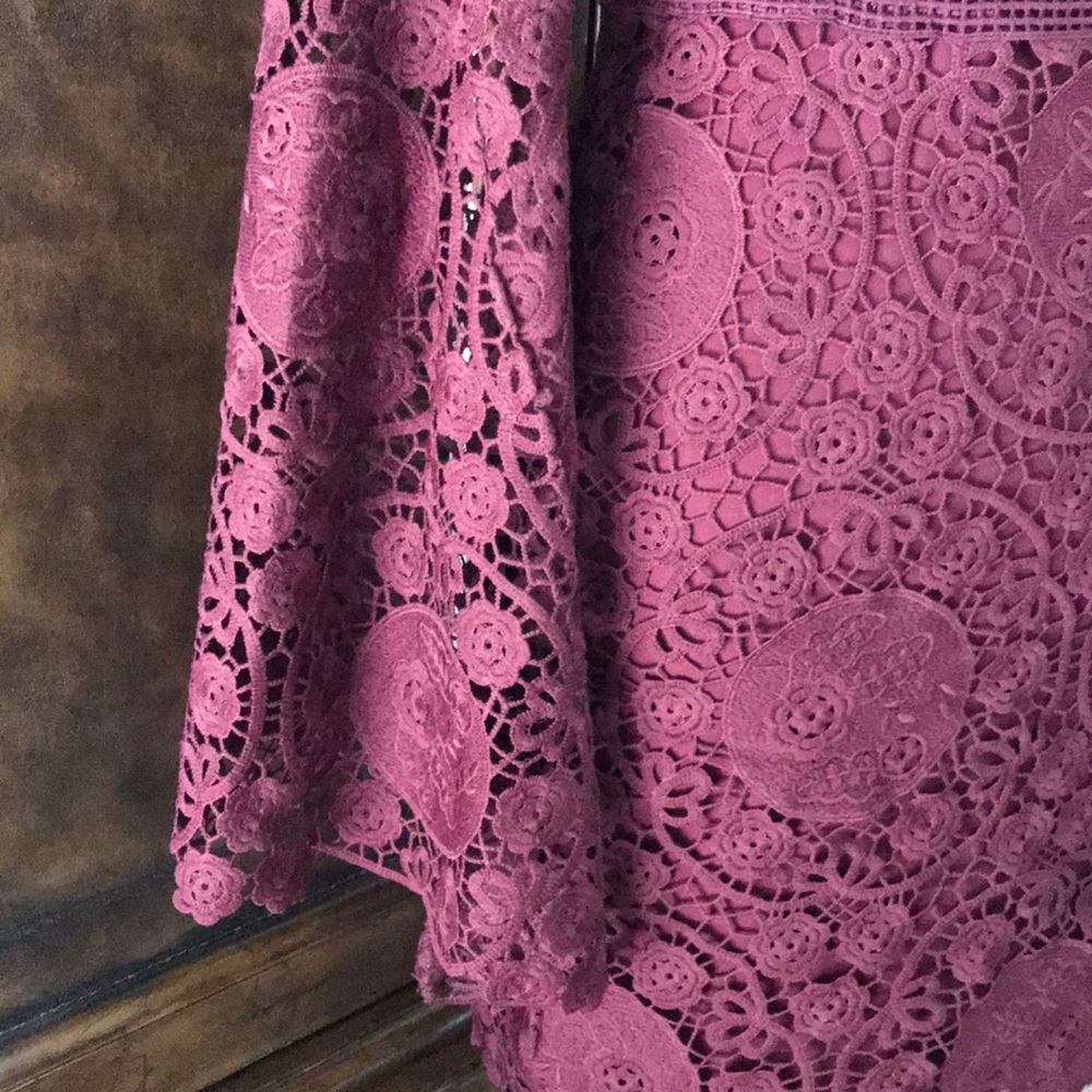 Lace Bell Sleeve Dress - Picture 7 of 7